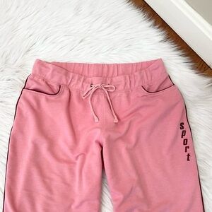 Vintage Y2K pink capri sweatpants 🩷 by Q&N